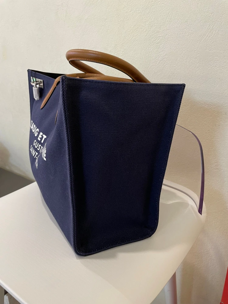 Women Bag 2022 New Solid Color Navy Blue Canvas Leather Stitching Metal Lock Decoration Ladies Hand-held Large Capacity Tote Bag 
Women Bag 2022 New Solid Color Navy Blue Canvas Leather Stitching Metal Lock Decoration Ladies Hand-held Large Capacity Tote Bag