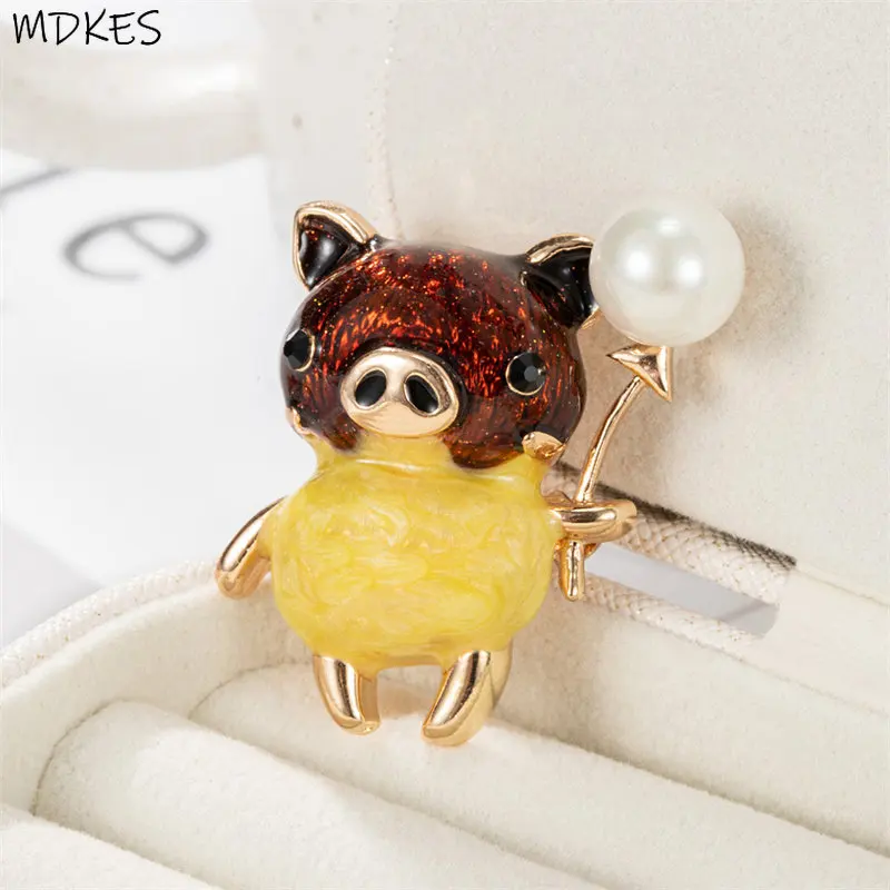 Fashion Creative Cartoon Pig Corsage Dripping Oil Pearl Cute Brooch Clothing Accessories
Fashion Creative Cartoon Pig Corsage Dripping Oil Pearl Cute Brooch Clothing Accessories