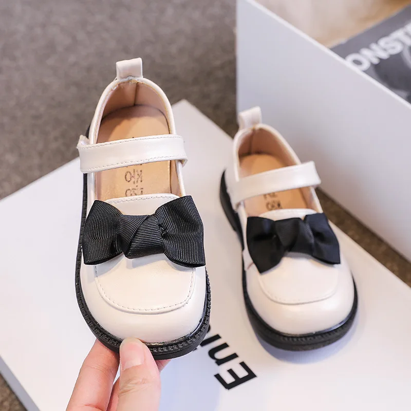 Britain Style Versatile Black School Shoes 2022 Bow Hook & Loop Shallow Girls Leather Non-slip Boys Fashion Children Mary Janes
Britain Style Versatile Black School Shoes 2022 Bow Hook & Loop Shallow Girls Leather Non-slip Boys Fashion Children Mary Janes