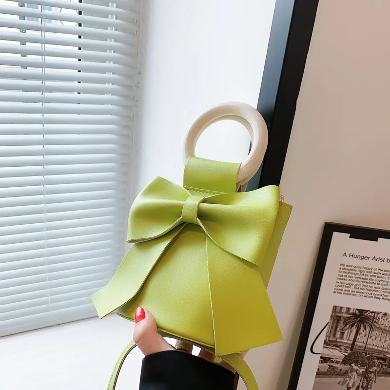 Summer New Retro Bow Bag Female Popular Diagonal Bag Fairy Fashion Leisure Portable Bucket Bag Ladies Hand Bags Designer Bag
Summer New Retro Bow Bag Female Popular Diagonal Bag Fairy Fashion Leisure Portable Bucket Bag Ladies Hand Bags Designer Bag