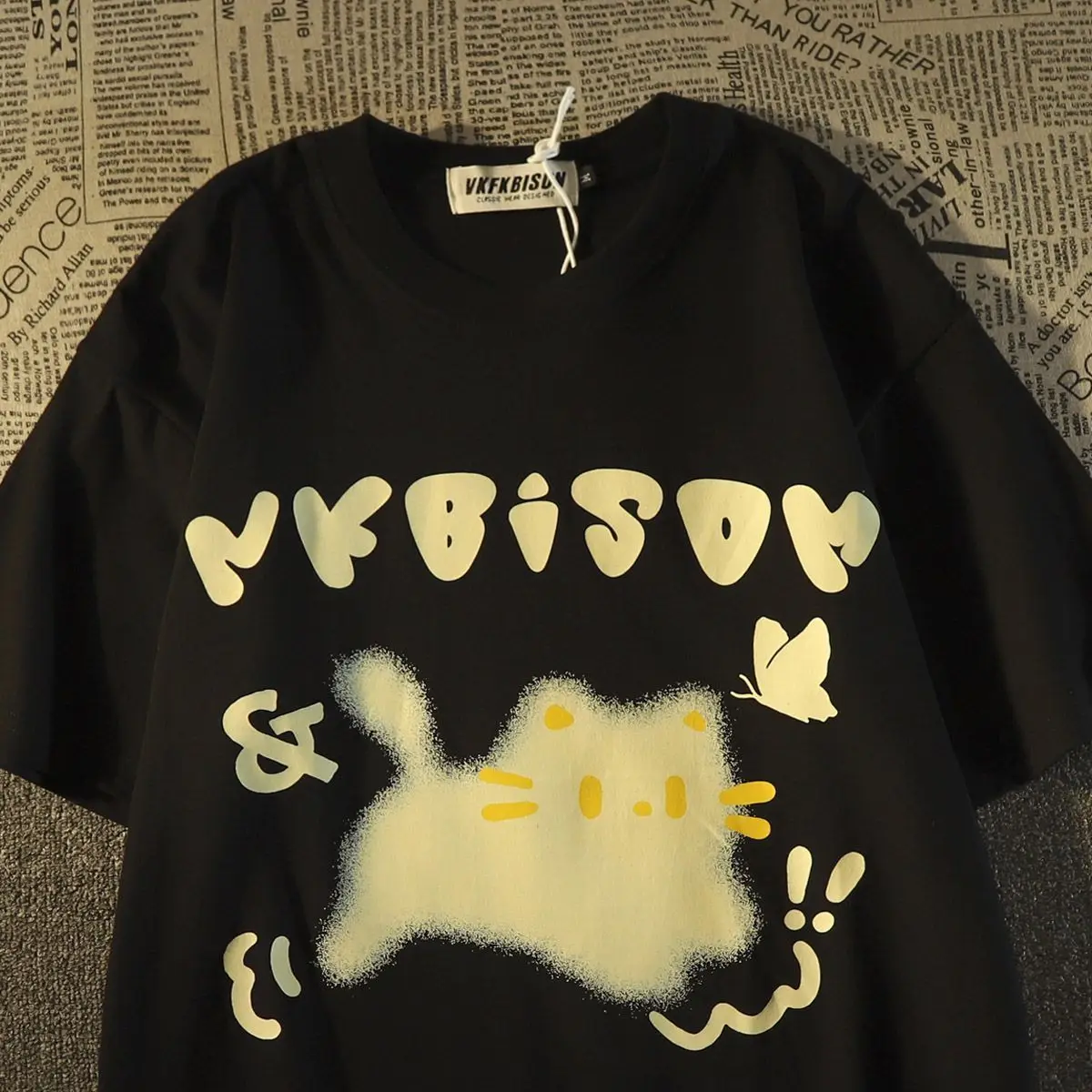 American retro preppy style kitten pattern t-shirt men and women couple outfit summer loose Harajuku style half-sleeved top y2k
American retro preppy style kitten pattern t-shirt men and women couple outfit summer loose Harajuku style half-sleeved top y2k
