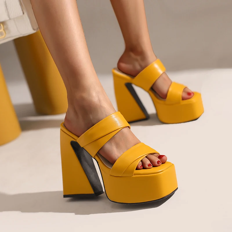 Solid Pu Leather Women Slippers Strange High Heels Woman Summer Shoes High Platform Designer Outdoor Shoes Women Luxury Brand
Solid Pu Leather Women Slippers Strange High Heels Woman Summer Shoes High Platform Designer Outdoor Shoes Women Luxury Brand