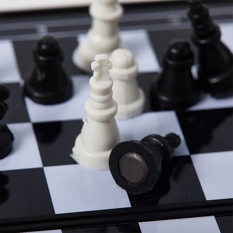 1 Набор, детские развивающие шахматы на магнитной присоске 
1 Набор, детские развивающие шахматы на магнитной присоске