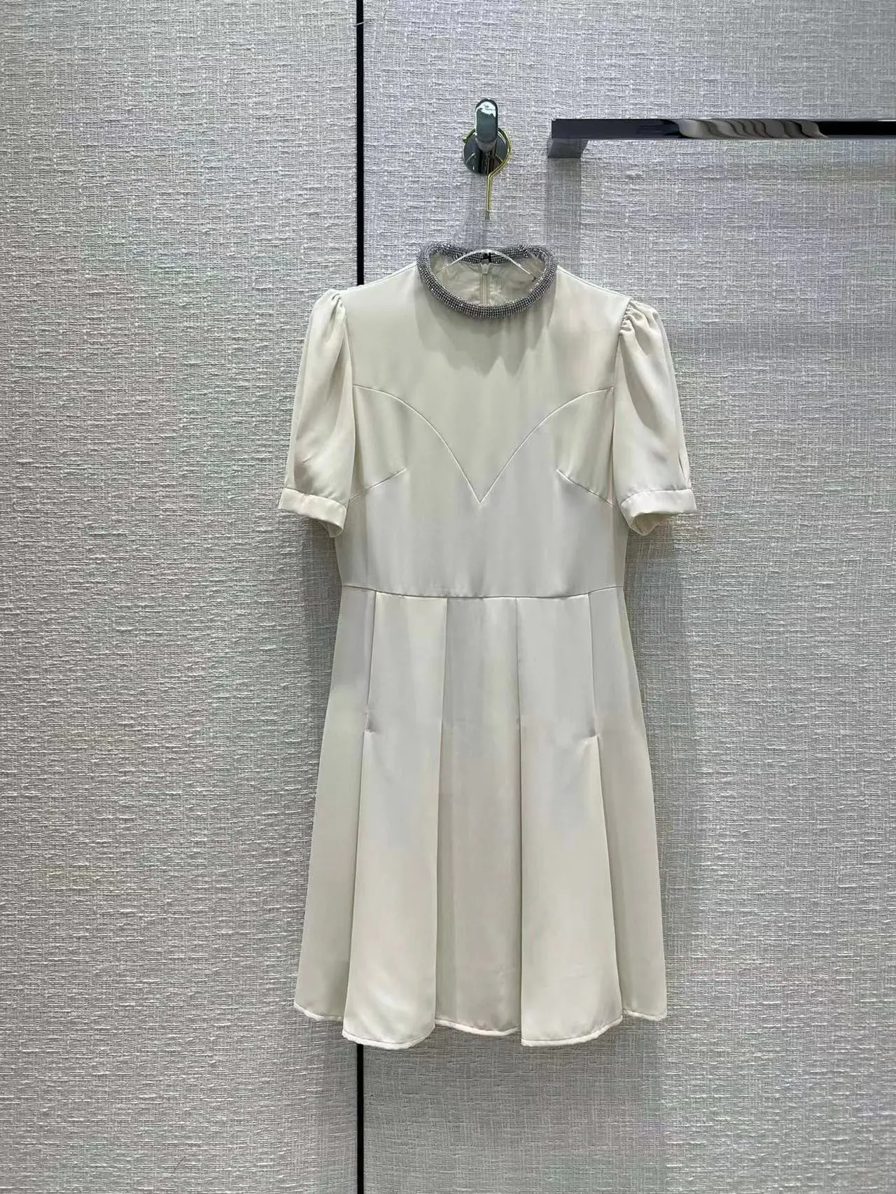 HIGH QUALITY Newest 2022 Holiday Fashion Runway Sexy Women's Dress Diamonds Collar Short Sleeves Solid Empire Mini Dress
HIGH QUALITY Newest 2022 Holiday Fashion Runway Sexy Women's Dress Diamonds Collar Short Sleeves Solid Empire Mini Dress