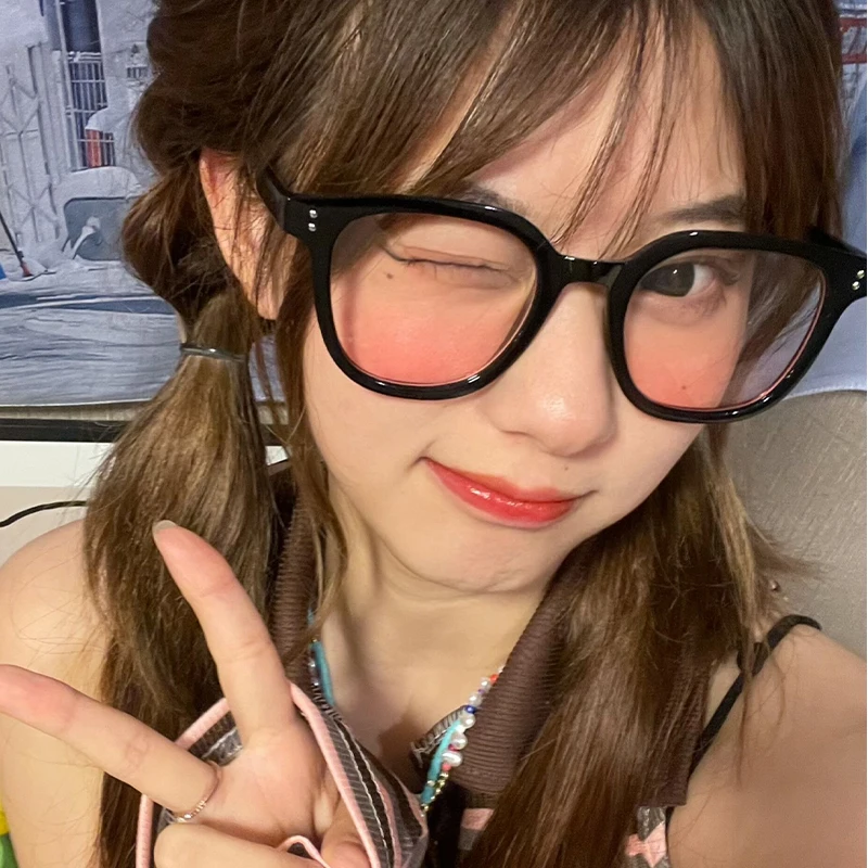 New Trendy Gradient Glasses Women Blush Sunglasses Eyeglasses Frame Flat Mirror Girl Decorative Lovely Vtality Leisure Eyewear
New Trendy Gradient Glasses Women Blush Sunglasses Eyeglasses Frame Flat Mirror Girl Decorative Lovely Vtality Leisure Eyewear