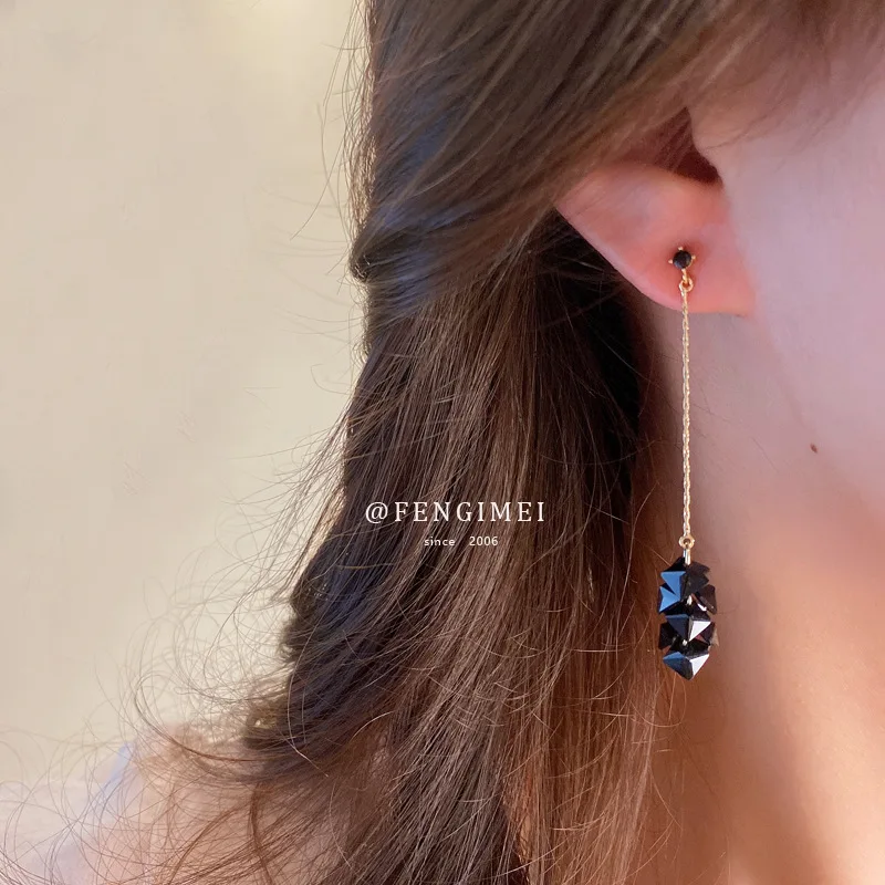 925 silver needle diamond tassel earrings Korean fashion temperament long earrings earrings sweet cool simple earrings
925 silver needle diamond tassel earrings Korean fashion temperament long earrings earrings sweet cool simple earrings