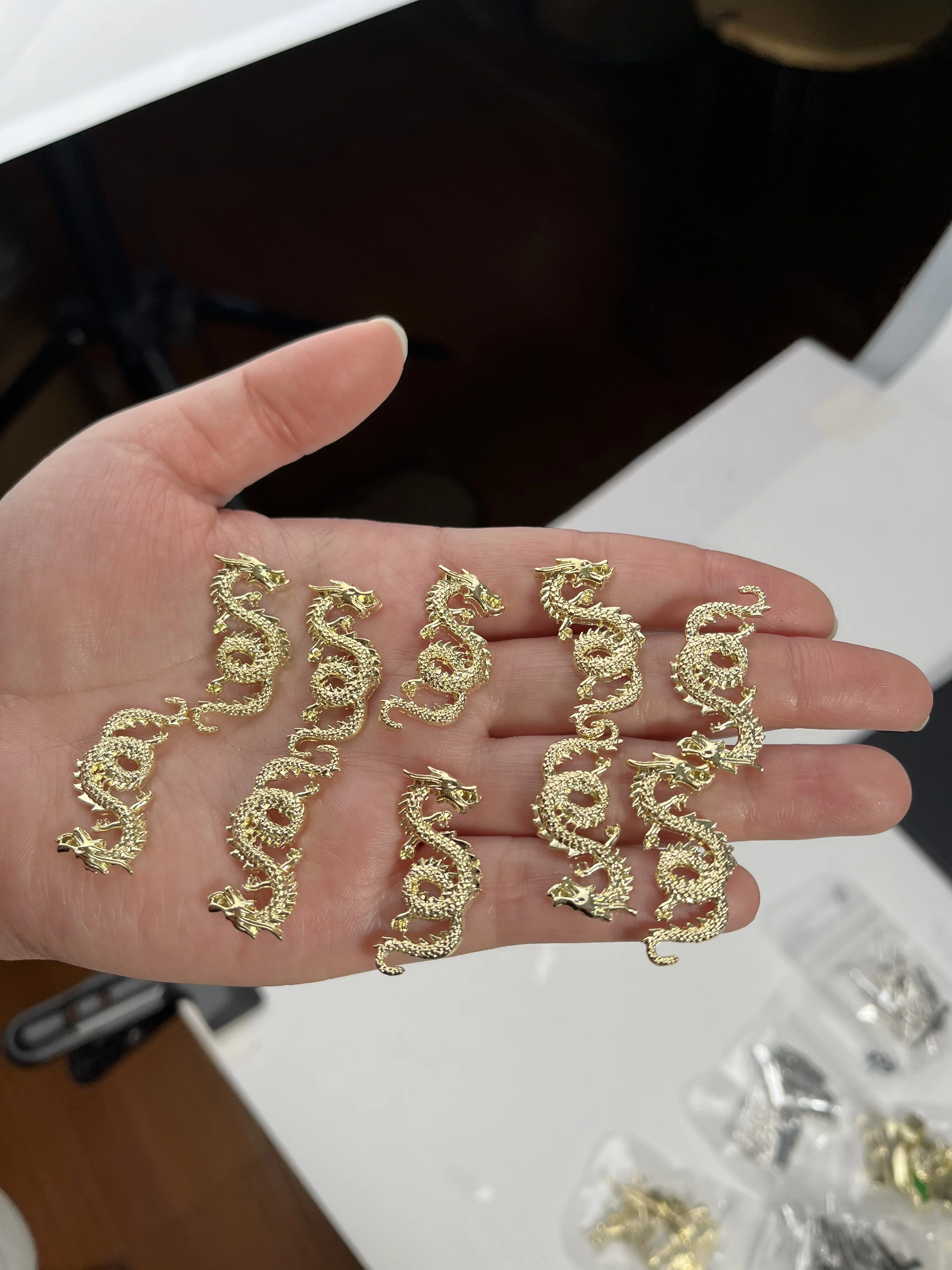 10pcs 2 Colors Dragon Nail Accessories Silver Gold Alloy Dragon Nail Charms Jewelry Chinese Dragon Nail Art Decoration Manicure
10pcs 2 Colors Dragon Nail Accessories Silver Gold Alloy Dragon Nail Charms Jewelry Chinese Dragon Nail Art Decoration Manicure