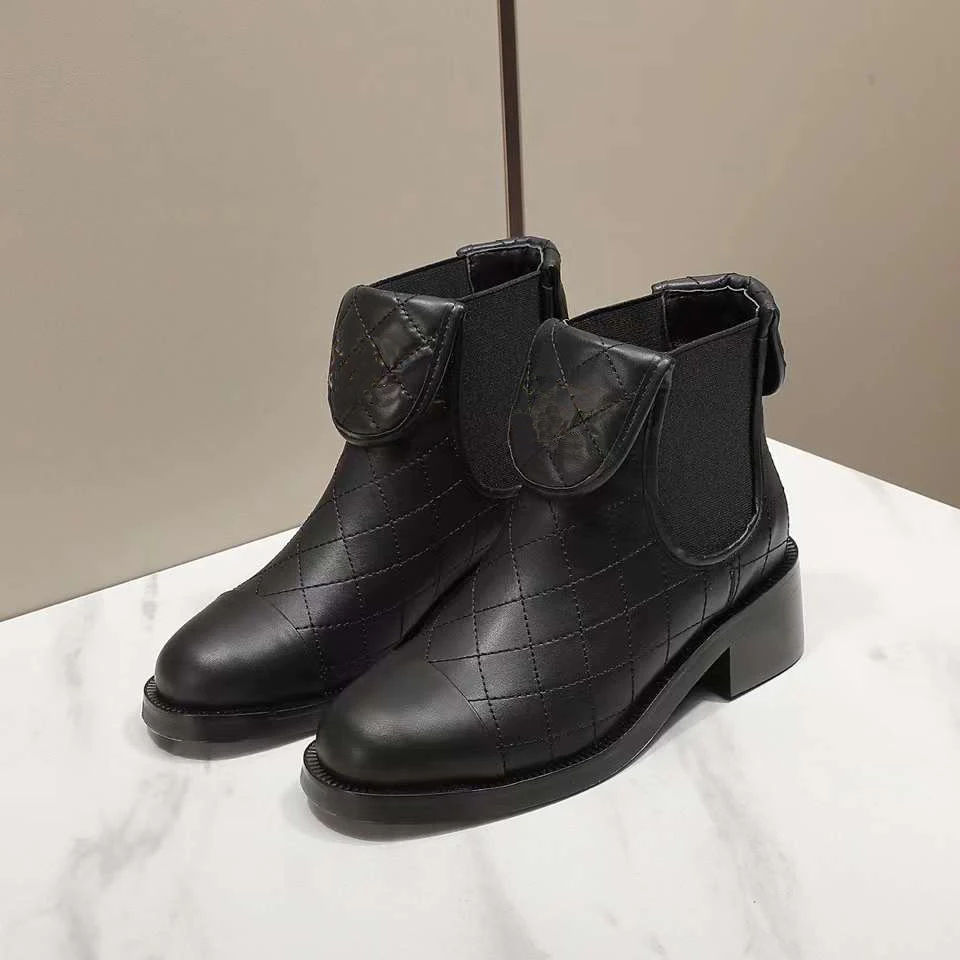 Женские ботинки с круглым носком, удобные кожаные универсальные мотоциклетные ботильоны в клетку, весна-осень
Женские ботинки с круглым носком, удобные кожаные универсальные мотоциклетные ботильоны в клетку, весна-осень