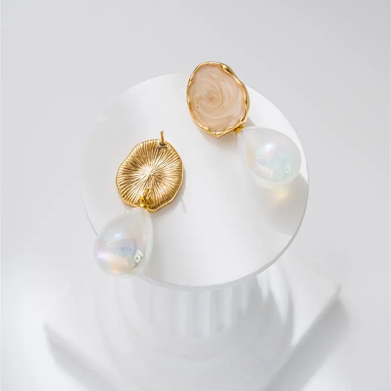 Korea Geometric Hanging Pearl Stud Mermaid Earrings New Fashion Metal Trendy Earrings Jewelry Gift
Korea Geometric Hanging Pearl Stud Mermaid Earrings New Fashion Metal Trendy Earrings Jewelry Gift
