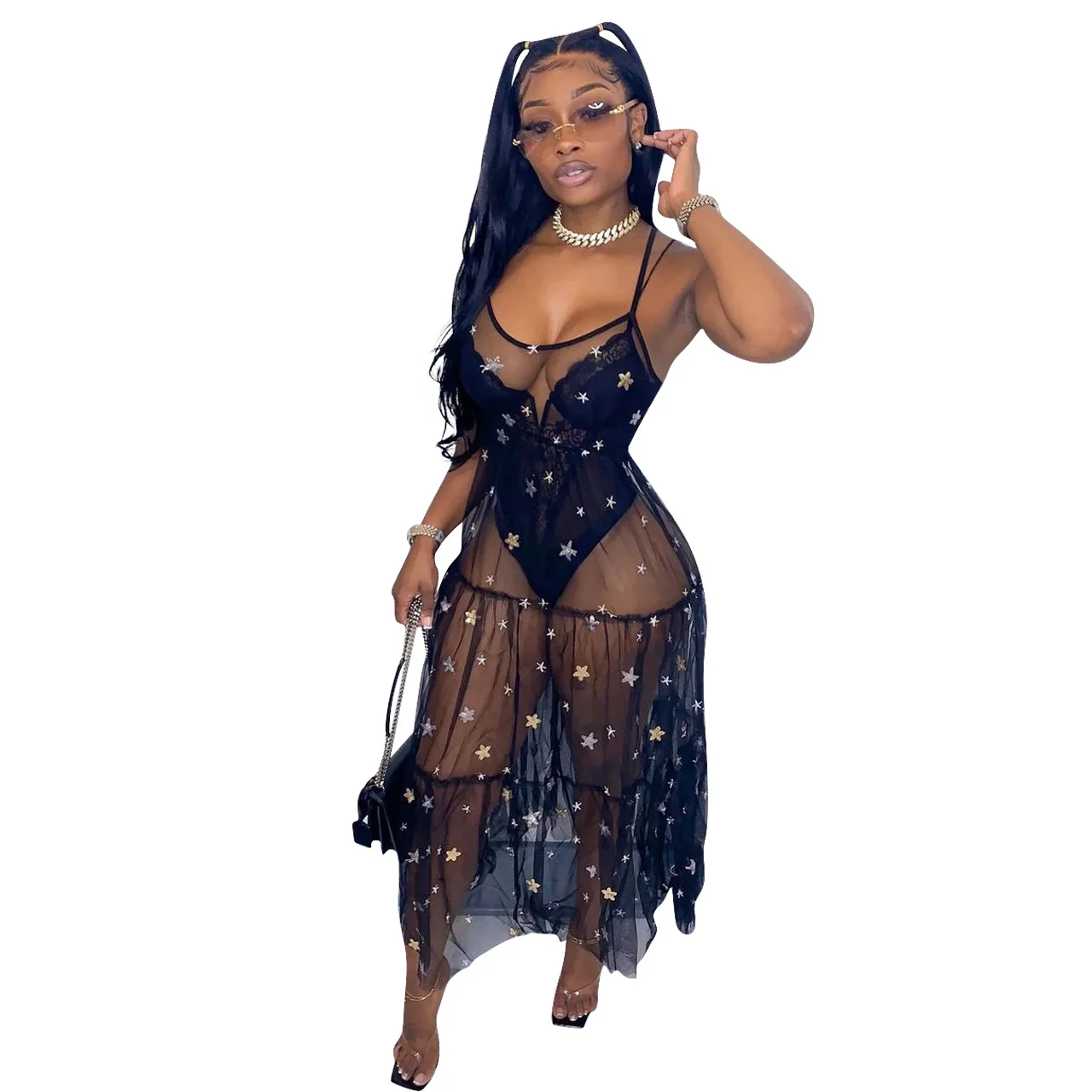 Летнее модное женское платье-миди на бретельках со звездами и блестками
Летнее модное женское платье-миди на бретельках со звездами и блестками