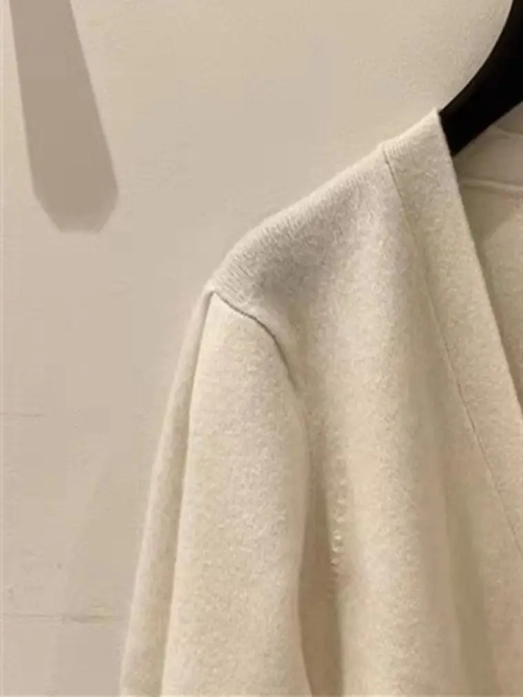 Women V-Neck Knit Sweater 2022 Early Spring new Puff Sleeve Ladies Single-Breasted Knitted Cardigan Female Knitwears
Women V-Neck Knit Sweater 2022 Early Spring new Puff Sleeve Ladies Single-Breasted Knitted Cardigan Female Knitwears