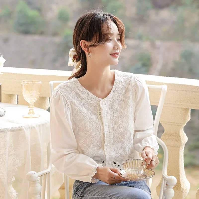 French Retro White Long Sleeved Chiffon Shirt Women's Design Sense Of Minority Lace Hollowed Out Short Chic Top Autumn
French Retro White Long Sleeved Chiffon Shirt Women's Design Sense Of Minority Lace Hollowed Out Short Chic Top Autumn