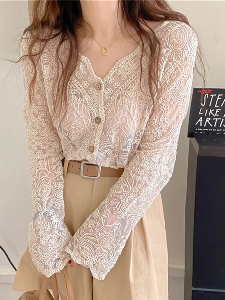 Женская ажурная блузка с цветочным принтом, кружевная элегантная винтажная Повседневная Блузка с V-образным вырезом, весна-лето 2022 
Женская ажурная блузка с цветочным принтом, кружевная элегантная винтажная Повседневная Блузка с V-образным вырезом, весна-лето 2022