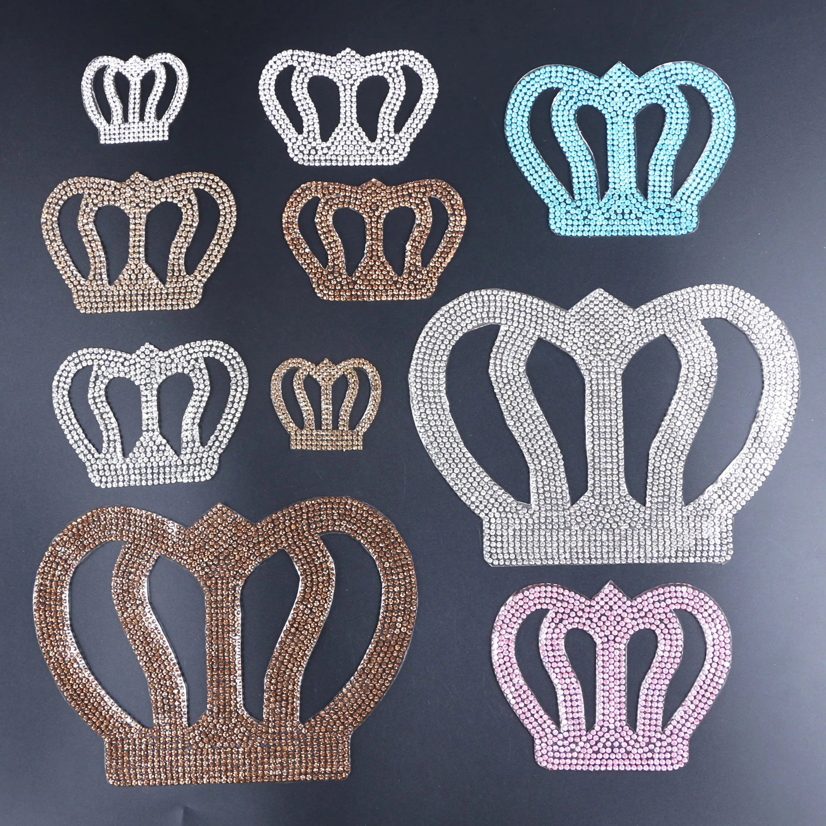 Multiple sizes luxury crystal crown Patches for iron-on ionning or glue handmade IDY accessory gold silver color hotfix patch
Multiple sizes luxury crystal crown Patches for iron-on ionning or glue handmade IDY accessory gold silver color hotfix patch