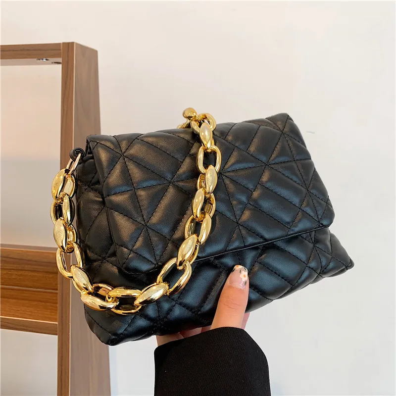 Famous Women Bags 2022 New Fashion Trend Ladies Underarm Bag Plaid Chain Thread Designer Women Shoulder Messenger Bag Satchels
Famous Women Bags 2022 New Fashion Trend Ladies Underarm Bag Plaid Chain Thread Designer Women Shoulder Messenger Bag Satchels