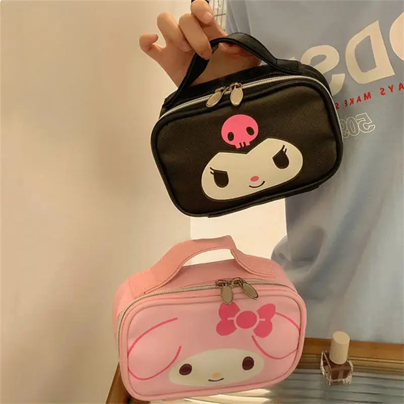 Косметичка Kawaii Kuromi Cinnamoroll, мультяшный милый Sanrioed, вместительные дорожные туалетные принадлежности, сумка для хранения, подарок для девочки
Косметичка Kawaii Kuromi Cinnamoroll, мультяшный милый Sanrioed, вместительные дорожные туалетные принадлежности, сумка для хранения, подарок для девочки