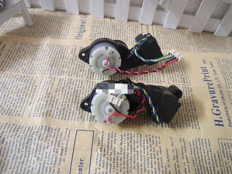 Vacuum Cleaner Side Brush Motor Assembly for Ecovacs DEEBOT DR98 Robotic Vacuum Cleaner Parts Accessories Replacement
Vacuum Cleaner Side Brush Motor Assembly for Ecovacs DEEBOT DR98 Robotic Vacuum Cleaner Parts Accessories Replacement