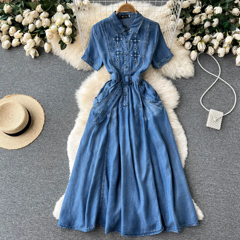 2022 Spring and Summer New Embroidered Tencel Denim Dress Women's Mid-length Large Swing Lapel Waist Pleated Long Dress
2022 Spring and Summer New Embroidered Tencel Denim Dress Women's Mid-length Large Swing Lapel Waist Pleated Long Dress
