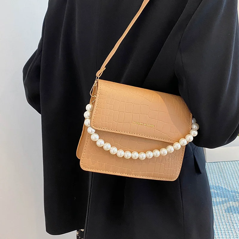 Foreign style pearl handbag women's 2022 spring and summer new fashion temperament simple single Shoulder Messenger Bag
Foreign style pearl handbag women's 2022 spring and summer new fashion temperament simple single Shoulder Messenger Bag
