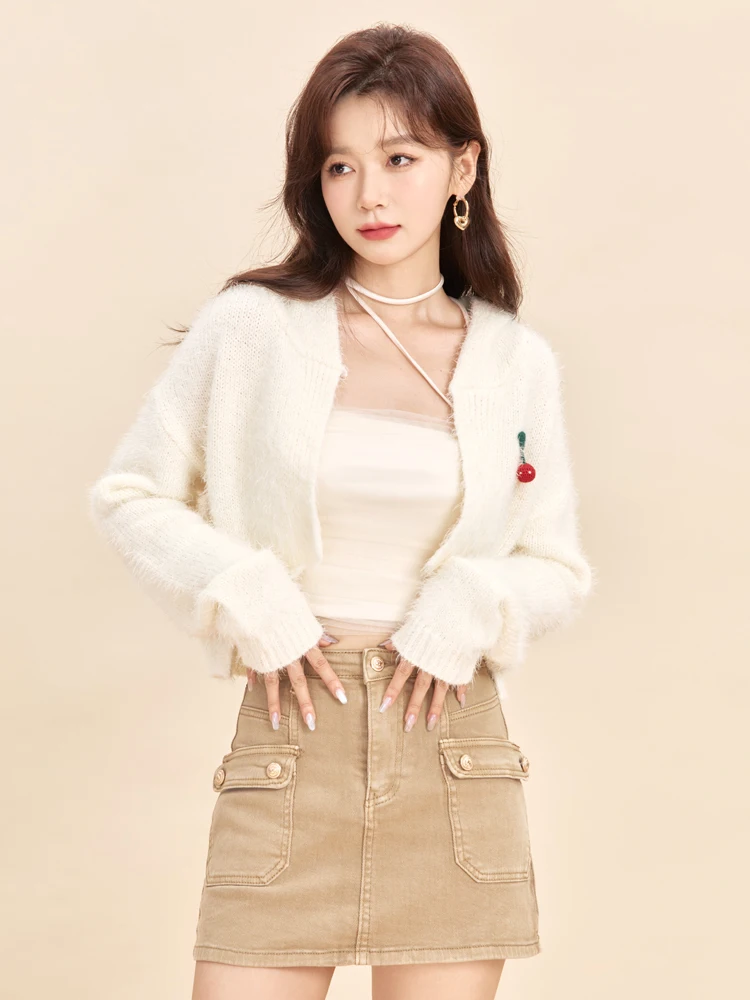 ONE-T Autumn&Winter Women Short Knitted Cardigans Young Girls Solid Soft Sweet Casual Sweater Hooded V-Neck Long Sleeve Shirts
ONE-T Autumn&Winter Women Short Knitted Cardigans Young Girls Solid Soft Sweet Casual Sweater Hooded V-Neck Long Sleeve Shirts