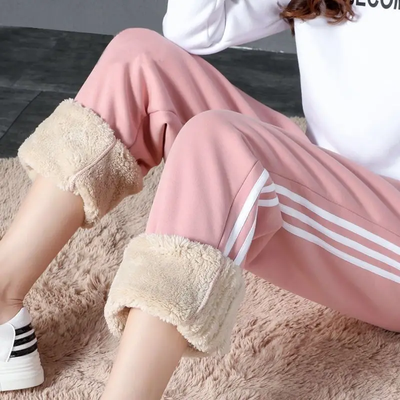 2022 Winter Women Fleece Pants Casual Keep Warm Thick Trousers Fashion Solid Color Loose Drawstring Sweatpants Plush Leggings
2022 Winter Women Fleece Pants Casual Keep Warm Thick Trousers Fashion Solid Color Loose Drawstring Sweatpants Plush Leggings