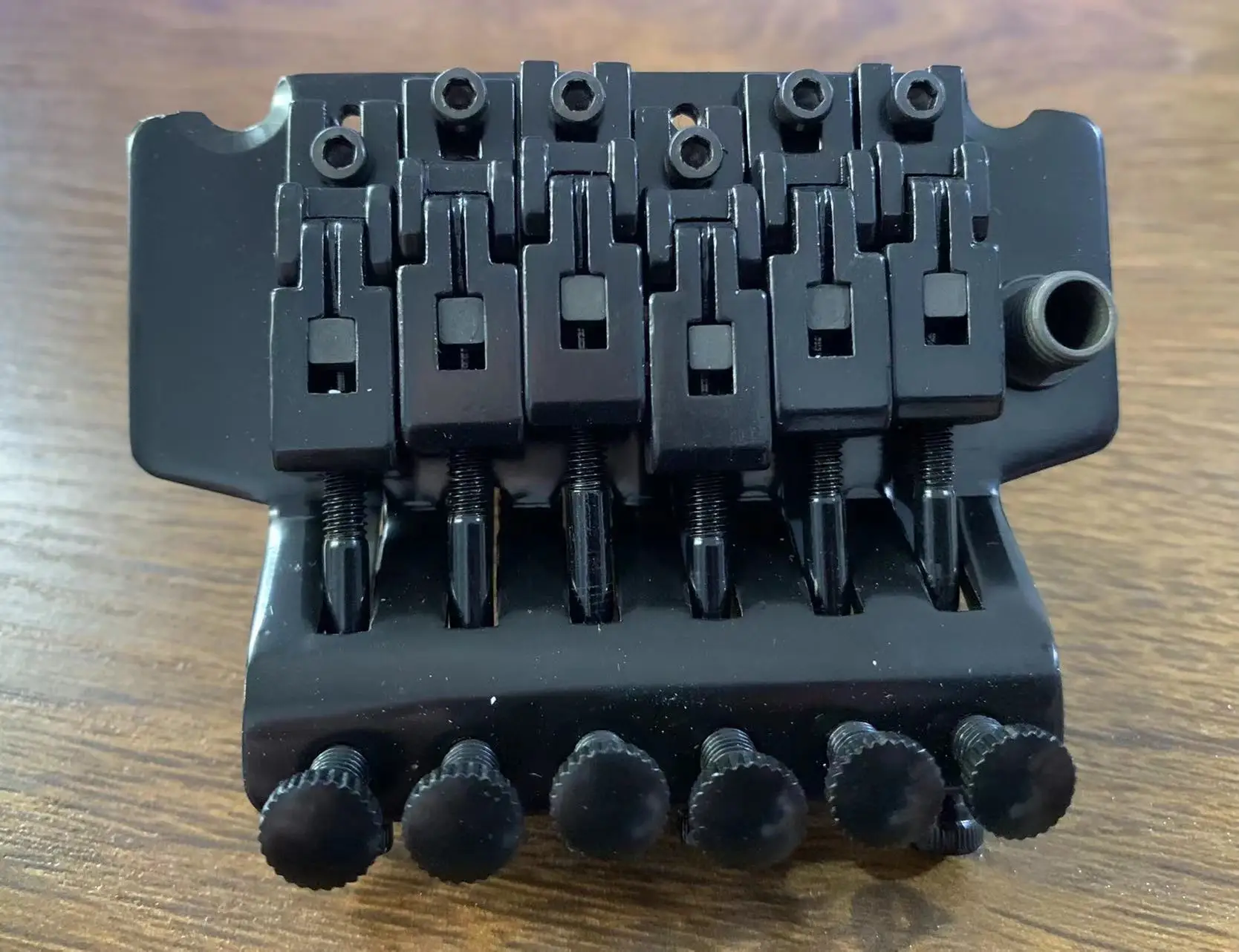 Подлинная Floydrose Tremolo (ширина гайки 42 мм) для электрогитары аксессуары черный цвет, высокое качество, Сделано в Корее
Подлинная Floydrose Tremolo (ширина гайки 42 мм) для электрогитары аксессуары черный цвет, высокое качество, Сделано в Корее