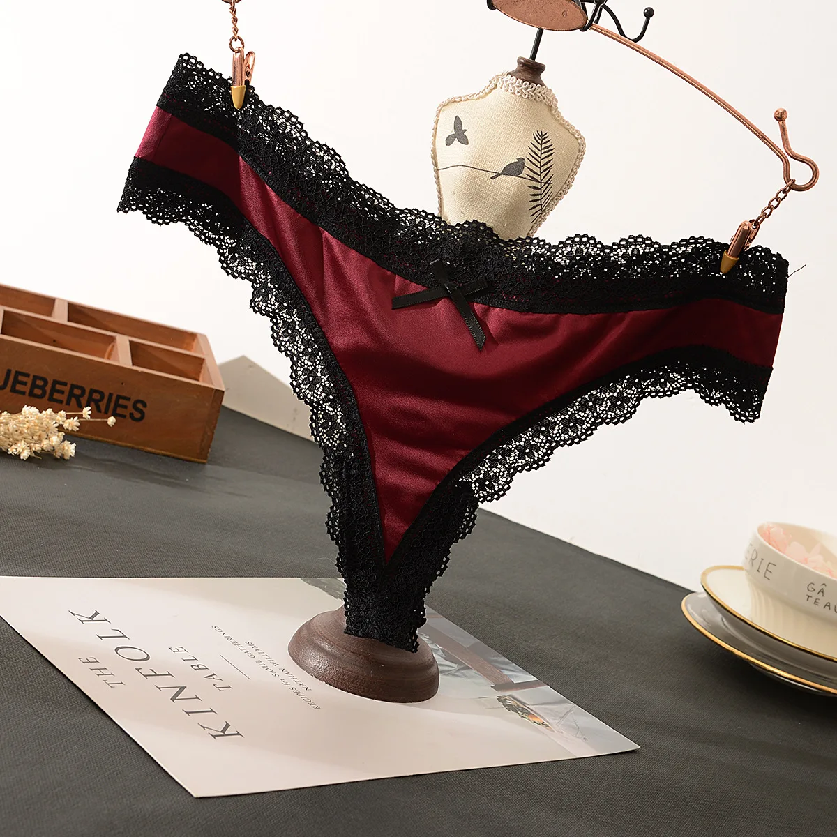 New Sexy Lace G String Panties For Women Nylon Silk Panty Thong Briefs Underwear Lingerie Female Ladies Floral Pantys Underpants
New Sexy Lace G String Panties For Women Nylon Silk Panty Thong Briefs Underwear Lingerie Female Ladies Floral Pantys Underpants