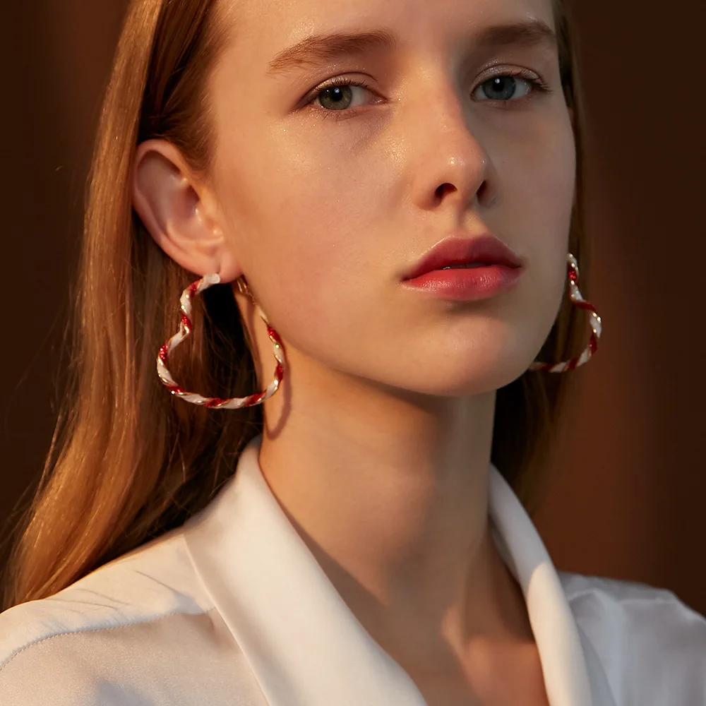 Korean Fashion Twisted Big Earring For Women Temperament Candy Colors Stripe Geometric Heart Dangle Earrings Trend Jewelry 2021
Korean Fashion Twisted Big Earring For Women Temperament Candy Colors Stripe Geometric Heart Dangle Earrings Trend Jewelry 2021