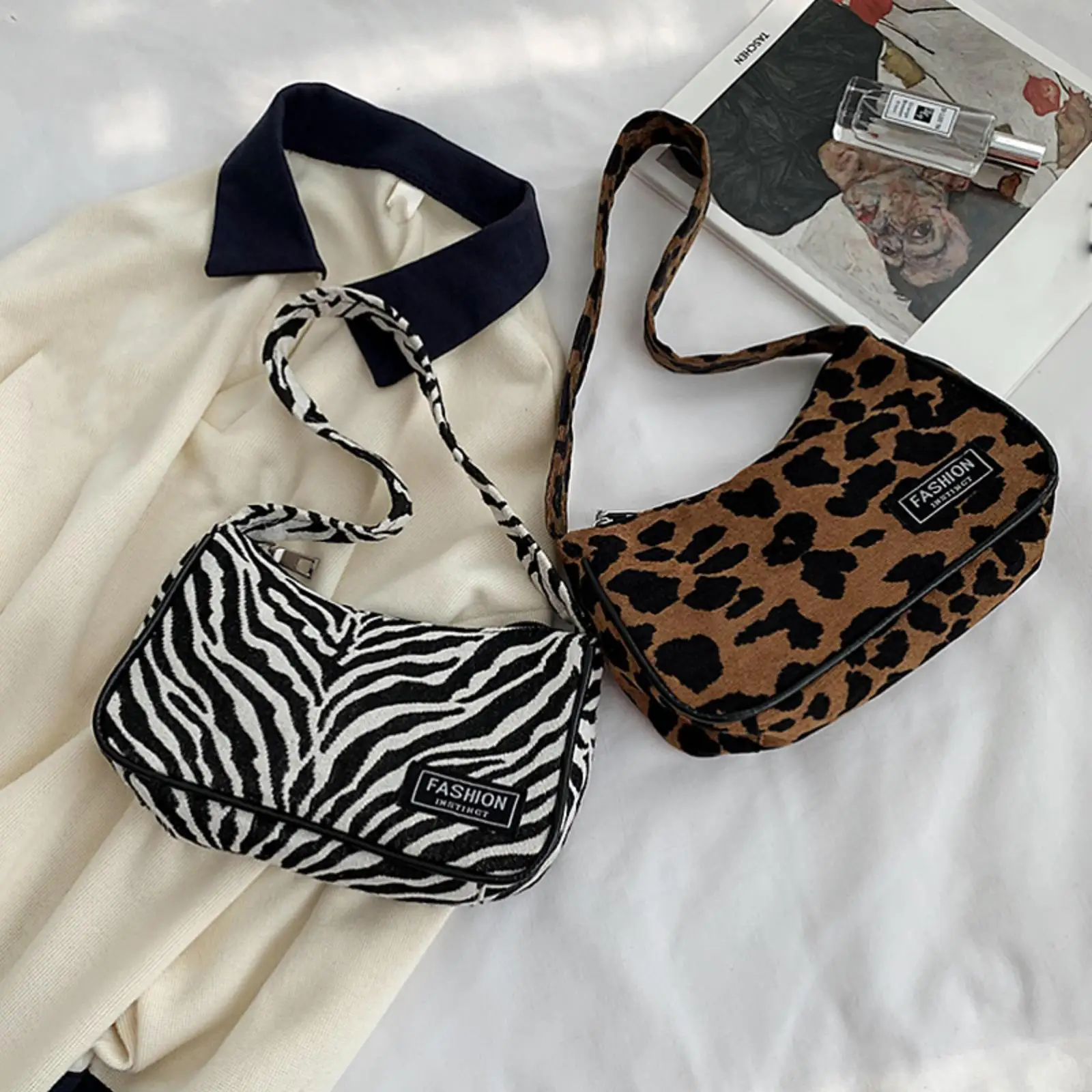 2022 женские модные сумки под подмышку, сумки на молнии с зеброй/леопардовым принтом, уличные сумки через плечо
2022 женские модные сумки под подмышку, сумки на молнии с зеброй/леопардовым принтом, уличные сумки через плечо