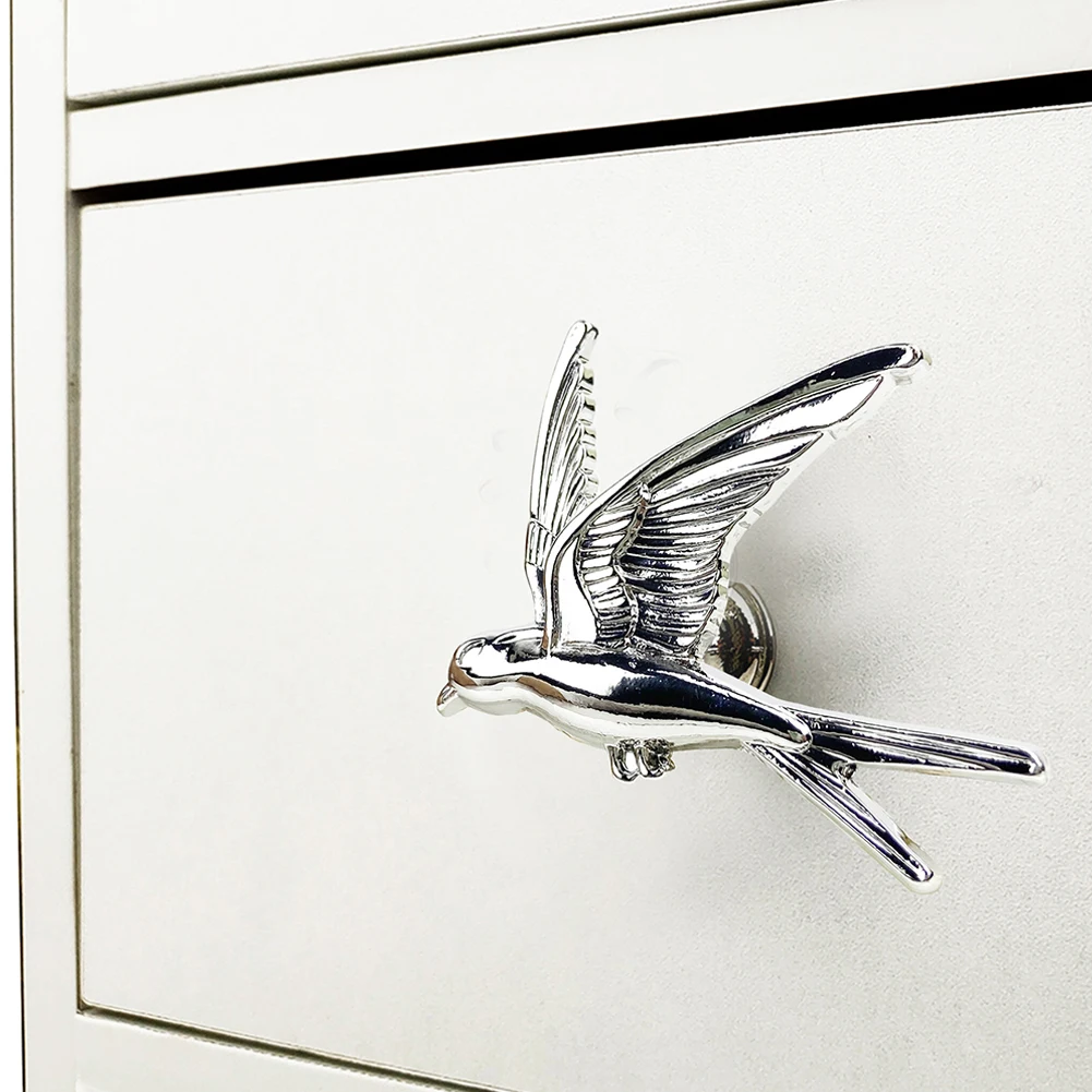 1pc Bird Shape Cabinets Handle Zinc Alloy Furniture Handle Door Knobs Corrosion-resistant Furniture Hardware Home Decor
1pc Bird Shape Cabinets Handle Zinc Alloy Furniture Handle Door Knobs Corrosion-resistant Furniture Hardware Home Decor