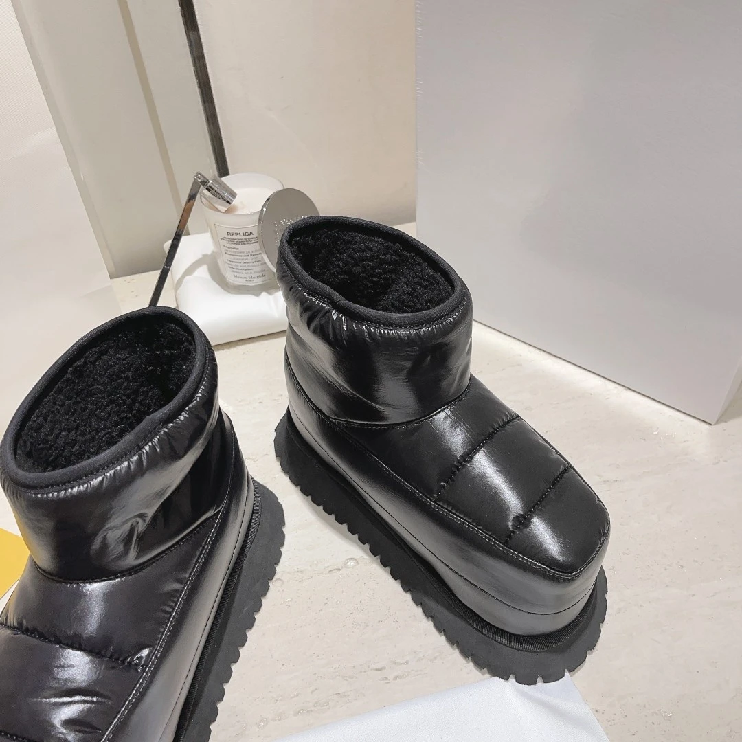 MM6 Maison Winter Snow Ankle Black Boots for Women 2023 Designer Luxury Platform Brand High Quality Moon Boots Woman
MM6 Maison Winter Snow Ankle Black Boots for Women 2023 Designer Luxury Platform Brand High Quality Moon Boots Woman