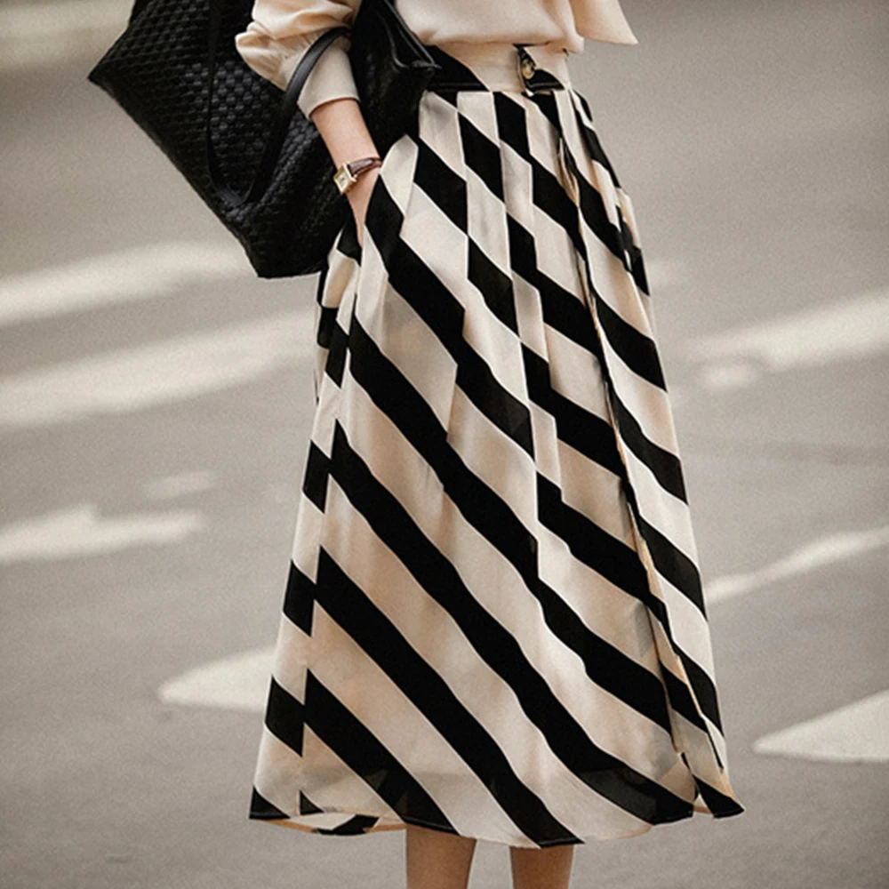 2022 Summer Women Skirt Fashion Chic Strip Printing Patchwork High Waist Slim Elegant Pleated A-line Knits Skirt For Ladies
2022 Summer Women Skirt Fashion Chic Strip Printing Patchwork High Waist Slim Elegant Pleated A-line Knits Skirt For Ladies