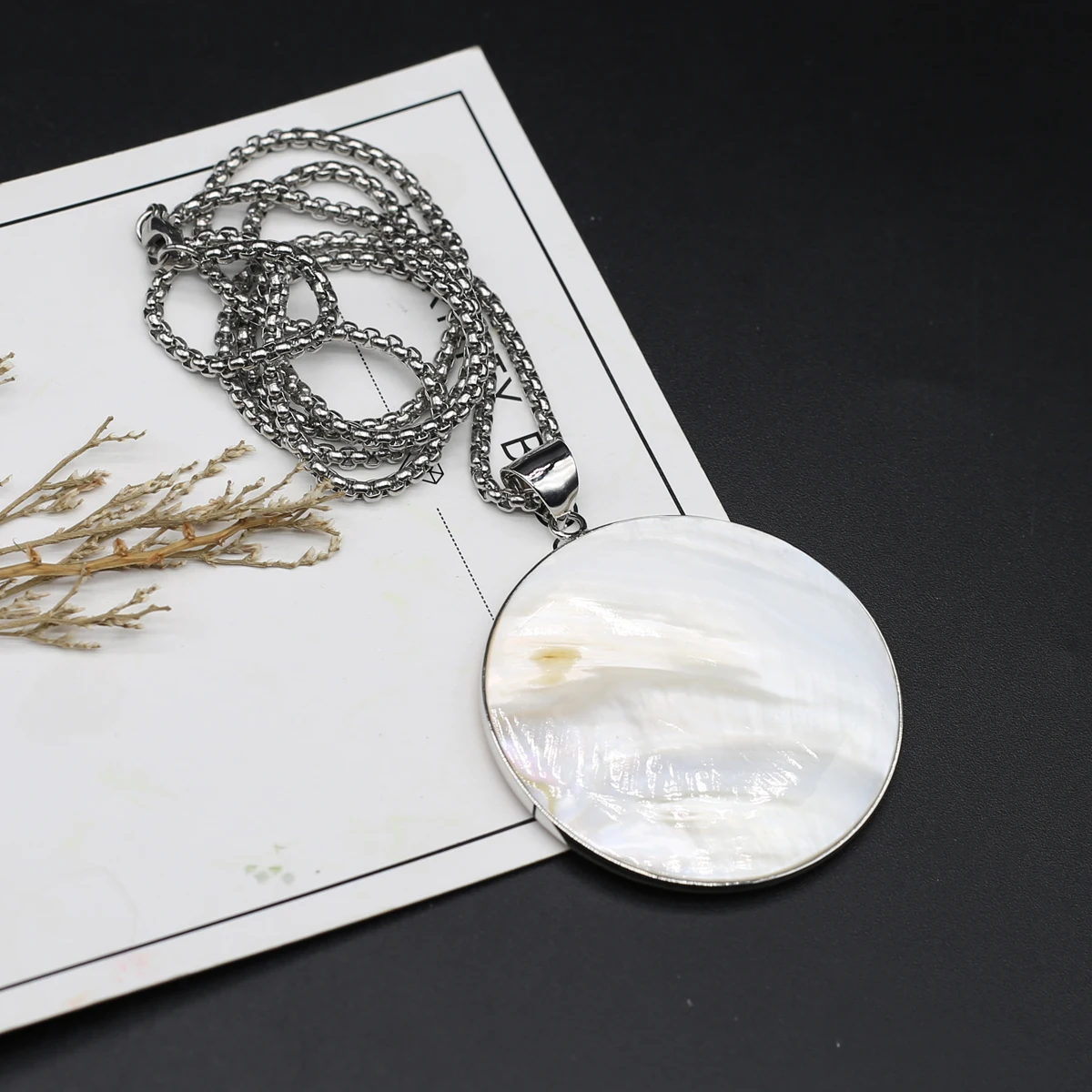 Natural Shell Pendant Necklace Round Shape Abalone White Black Shell Stainless Steel Chain Charms for Jewelry Party Gift
Natural Shell Pendant Necklace Round Shape Abalone White Black Shell Stainless Steel Chain Charms for Jewelry Party Gift