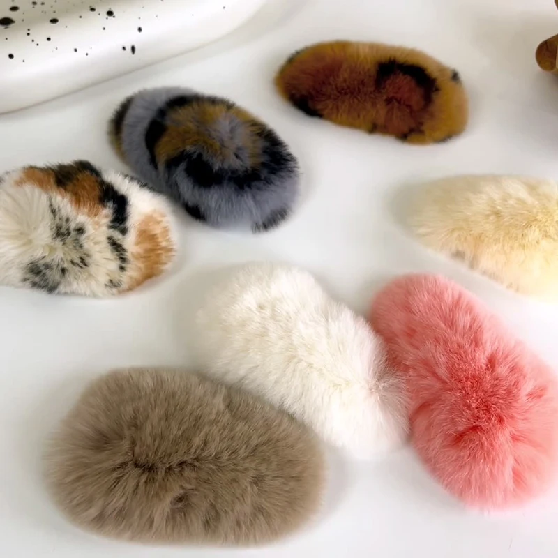 Autumn and winter plush hair clip fashion 2021 new bangs clip female girl headdress simple rabbit fur side clip accessories
Autumn and winter plush hair clip fashion 2021 new bangs clip female girl headdress simple rabbit fur side clip accessories