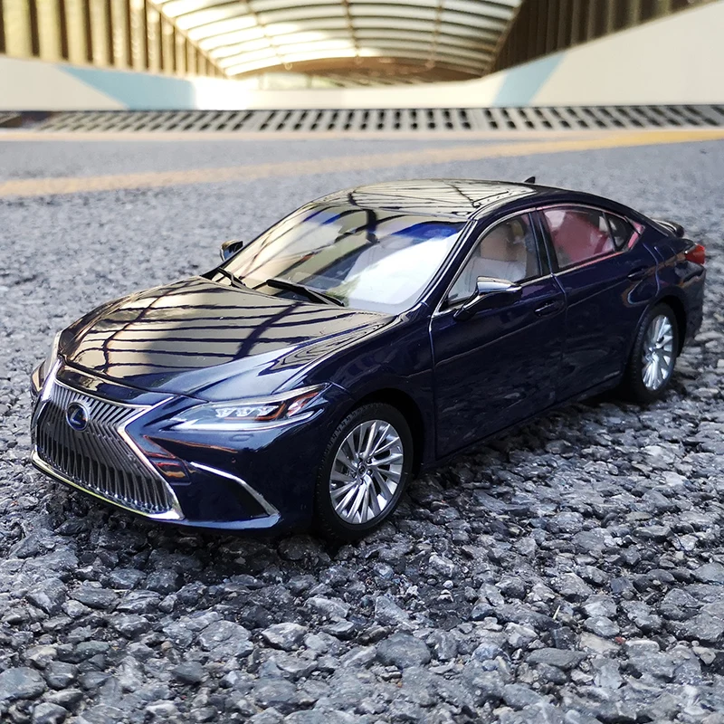 Оригинальная фабрика 1:18 Lexus ES300H 2019 сплав полностью открытая Ограниченная серия металлическая статическая модель автомобиля игрушка подаро...
Оригинальная фабрика 1:18 Lexus ES300H 2019 сплав полностью открытая Ограниченная серия металлическая статическая модель автомобиля игрушка подаро...