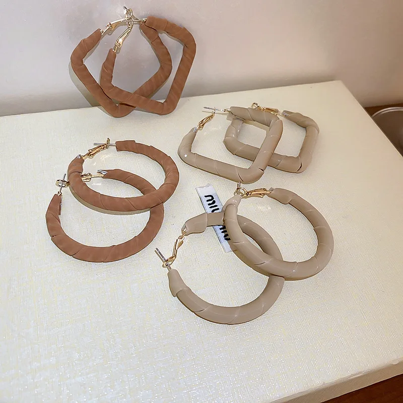 2022 Autumn Trendy Brown Khaki Leather Square Hoop Earrings For Women Vintage Jewelry Fashion Boucle d’oreille Earings
2022 Autumn Trendy Brown Khaki Leather Square Hoop Earrings For Women Vintage Jewelry Fashion Boucle d’oreille Earings