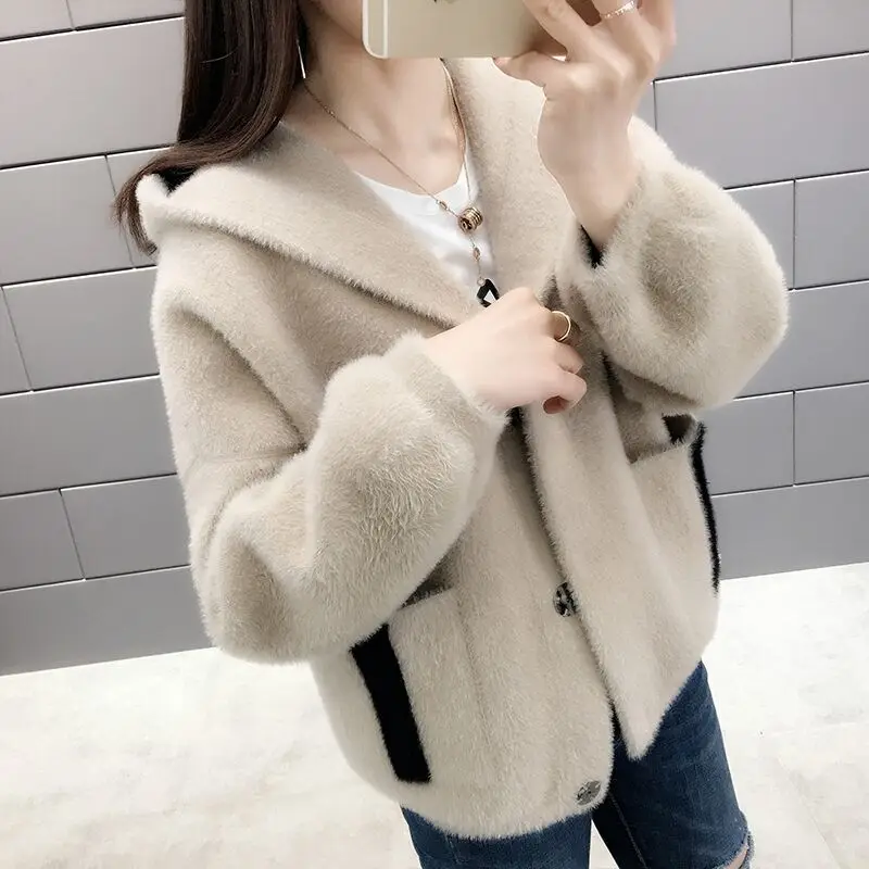 Women 2022 Autumn Winter New Imitation Mink Velvet Coats Female Short Hooded Cardigans Ladies Casual Loose Sweater Jackets W328
Women 2022 Autumn Winter New Imitation Mink Velvet Coats Female Short Hooded Cardigans Ladies Casual Loose Sweater Jackets W328