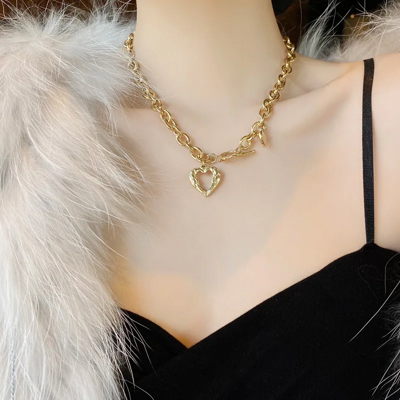 Gold Color Heart Shaped Choker Necklace Thick Chain Clasp Claps Pendant Necklaces for Women Minimalist Hot Jewelry
Gold Color Heart Shaped Choker Necklace Thick Chain Clasp Claps Pendant Necklaces for Women Minimalist Hot Jewelry