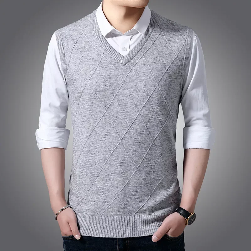 2020 Autumn New Men's Knitted Sleeveless Wool Vest Business Casual V-neck Jacquard Sweater Vest Male Brand Clothes
2020 Autumn New Men's Knitted Sleeveless Wool Vest Business Casual V-neck Jacquard Sweater Vest Male Brand Clothes