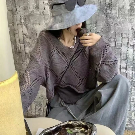 Серая Корейская Осенняя Женская одежда, женский свитер, короткий Свободный пуловер с вырезами, японский пуловер, куртка, свитер, женские топы, пальто
Серая Корейская Осенняя Женская одежда, женский свитер, короткий Свободный пуловер с вырезами, японский пуловер, куртка, свитер, женские топы, пальто