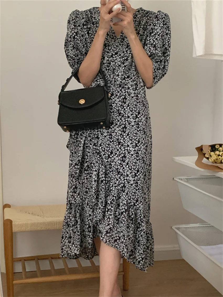 Alien Kitty V-Neck Ruffles Dress Florals 2022 Women Chiffon Sweet Summer Hot Sale Printed Slim New Office Lady Retro Daily
Alien Kitty V-Neck Ruffles Dress Florals 2022 Women Chiffon Sweet Summer Hot Sale Printed Slim New Office Lady Retro Daily