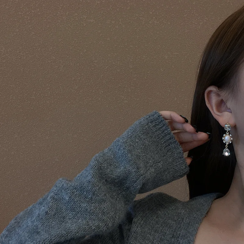 2022 New S925 Silvers Retro Baroque Dangle Earrings Korean Long Crystal Earrings Exquisite Jewelry for Women Gifts Fashion
2022 New S925 Silvers Retro Baroque Dangle Earrings Korean Long Crystal Earrings Exquisite Jewelry for Women Gifts Fashion
