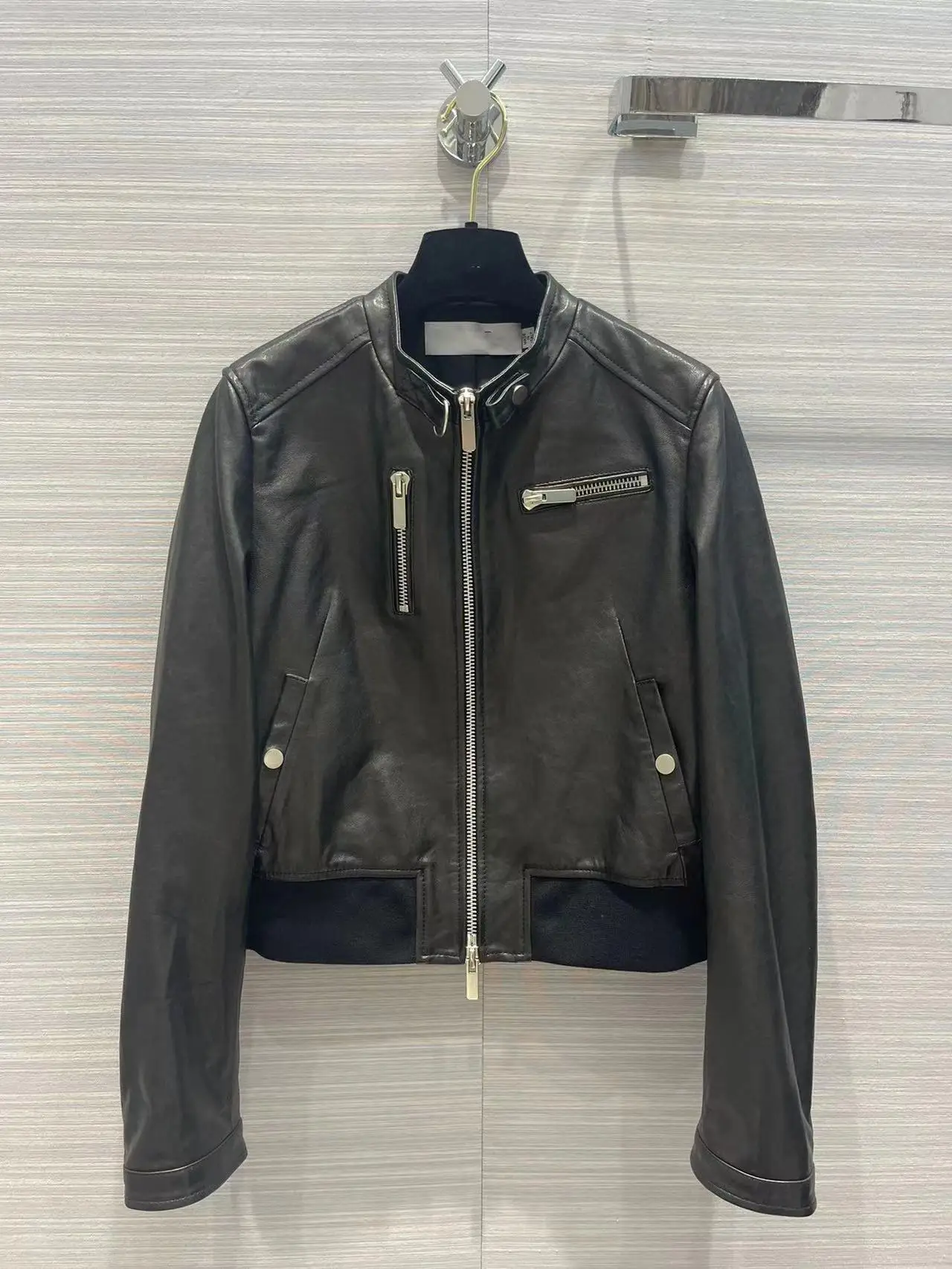 High Quality Women's Leather Jacket Solid Black Sheepskin Jacket Baseball Fashion Runway 2022 Autumn Winter Designs
High Quality Women's Leather Jacket Solid Black Sheepskin Jacket Baseball Fashion Runway 2022 Autumn Winter Designs