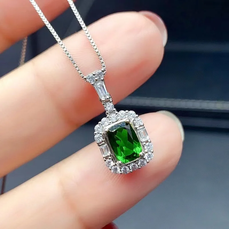 Korean Fashion Charm Emerald Lucky Gem Square Amulet Silver Necklace Pendant High Jewelry for Women Birthday Party Gifts
Korean Fashion Charm Emerald Lucky Gem Square Amulet Silver Necklace Pendant High Jewelry for Women Birthday Party Gifts