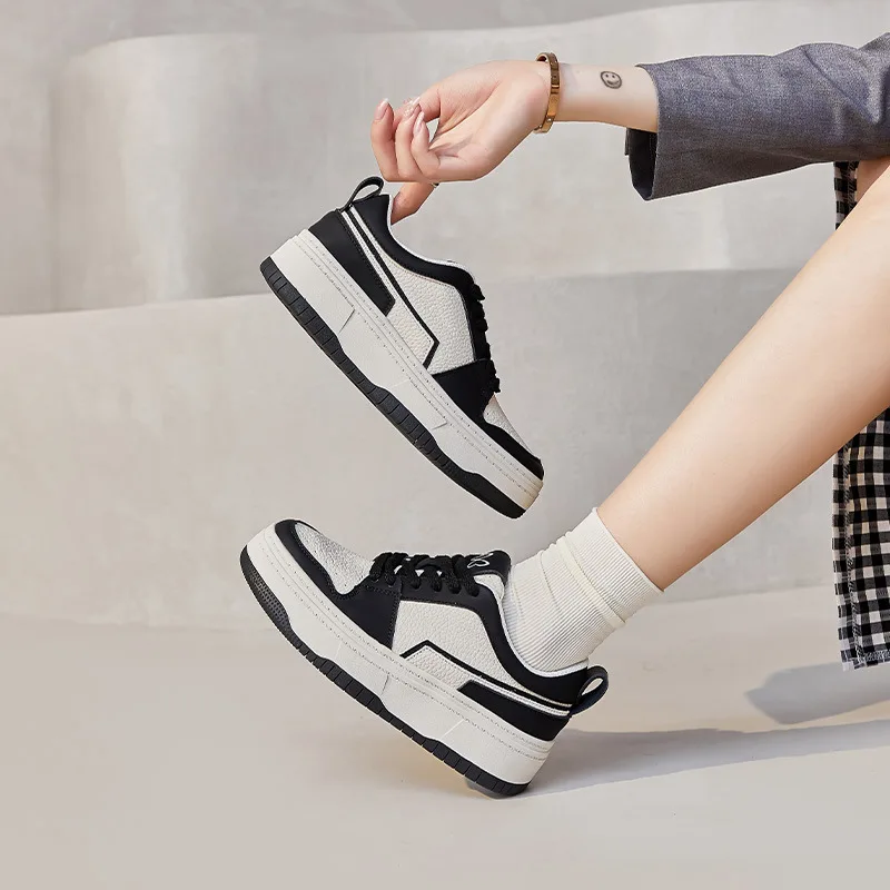 Autumn Women's Thick Sole Leather Casual Trend Versatile Sports Black and White Panda Women's Cricket Shoes
Autumn Women's Thick Sole Leather Casual Trend Versatile Sports Black and White Panda Women's Cricket Shoes