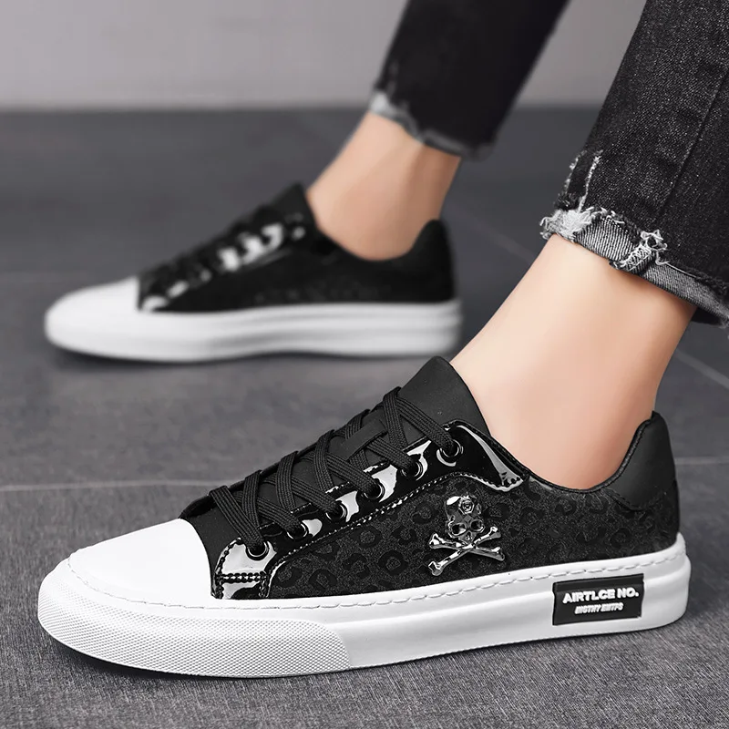 Men's Leather Casual Shoes Street Tinsel Skulls Flats Skateboard Shoes Fashion Trend Sneaker Designers Flats Black Sneaker
Men's Leather Casual Shoes Street Tinsel Skulls Flats Skateboard Shoes Fashion Trend Sneaker Designers Flats Black Sneaker