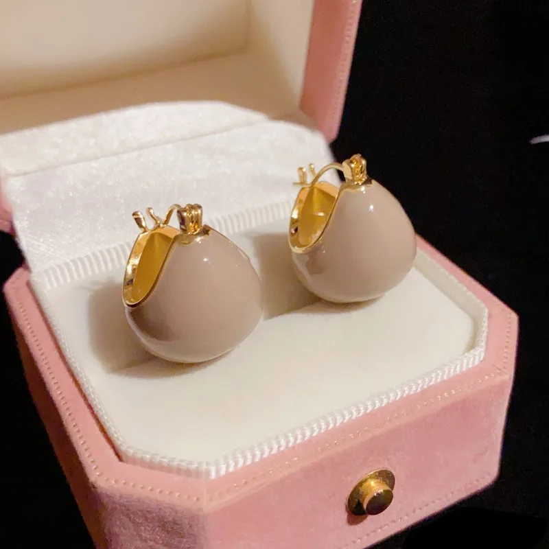 Retro Cute Globular Small Earrings for Women 2023 New Korean Design Oil-spot Caramel Beans Round Earring Universal Accessory 
Retro Cute Globular Small Earrings for Women 2023 New Korean Design Oil-spot Caramel Beans Round Earring Universal Accessory