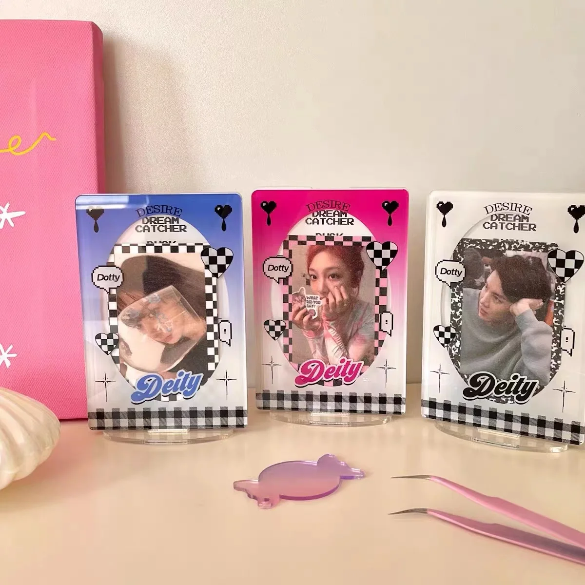 Kawaii Gradient Love 3 inch Kpop Photocard Holder Postcards Protective Case Photo display stand Pendant desktop ornament
Kawaii Gradient Love 3 inch Kpop Photocard Holder Postcards Protective Case Photo display stand Pendant desktop ornament