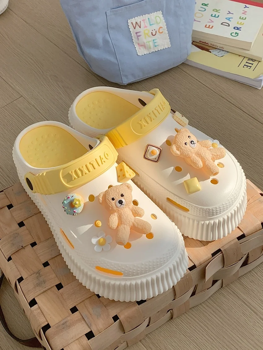 Cute Bear DIY Hole Garden Shoes Female Slippers 2023 Summer Soft Thick Sole EVA Wearing Cute Beach Sandals
Cute Bear DIY Hole Garden Shoes Female Slippers 2023 Summer Soft Thick Sole EVA Wearing Cute Beach Sandals
