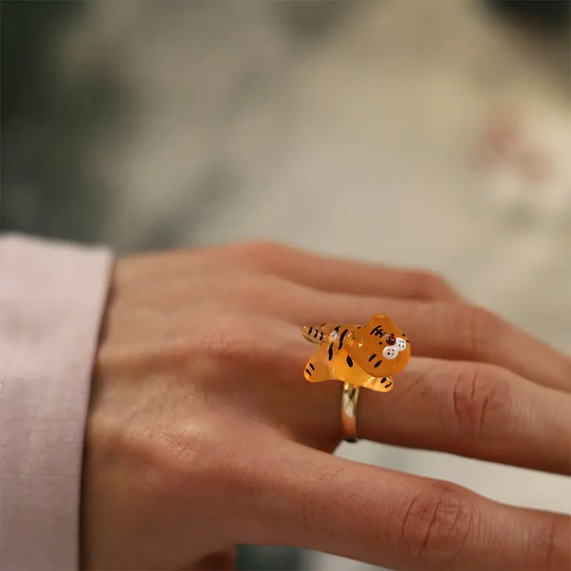Simple Design Hand-painted Transparent Tiger Ring New Year's Gift Female Fashion Personality Niche
Simple Design Hand-painted Transparent Tiger Ring New Year's Gift Female Fashion Personality Niche